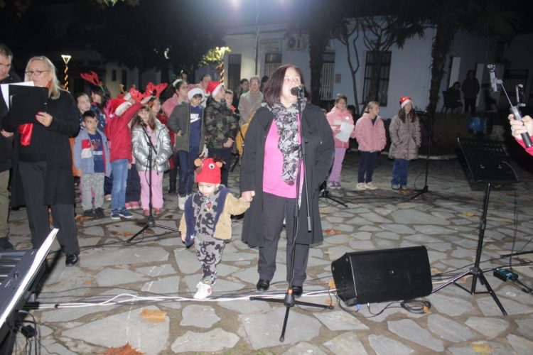 Η Φωταγώγηση του Χριστουγεννιάτικου Δένδρου στο Παλαιομονάστηρο