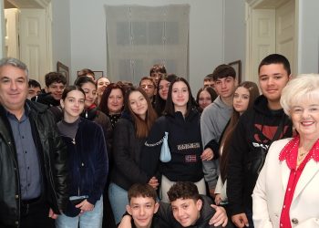 Επίσκεψη 6ου Γυμνασίου Καρδίτσας στην Έκθεση Λαϊκής Τέχνης ΑΡΓΙΘΕΑΣ