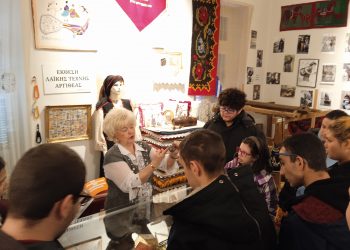 Επίσκεψη Ειδικού Επαγγελματικού Γυμνασίου Τρικάλων στην Έκθεση ΑΡΓΙΘΕΑΣ στο Λαογραφικό Μουσείο του Δήμου Τρικκαίων