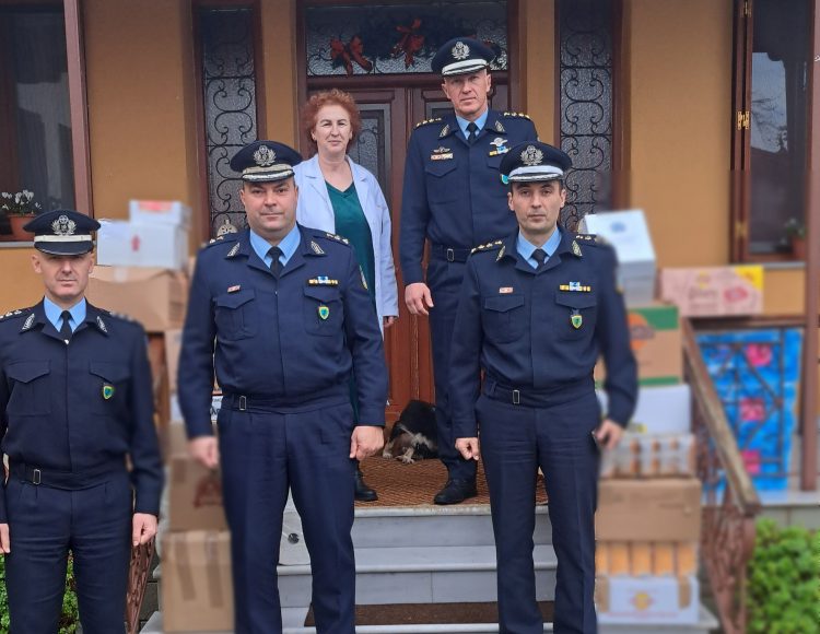 Συνεπείς στις κοινωνικές δράσεις οι Υπηρεσίες της Γενικής Περιφερειακής Αστυνομικής Διεύθυνσης Θεσσαλίας, στο πλαίσιο των εορτών των Χριστουγέννων και της Πρωτοχρονιάς