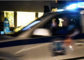 Βουτιά θανάτου για μανούλα από τον 3ο όροφο