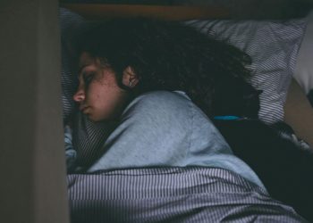 Τι σημαίνει όταν ονειρεύεστε κάποιον κοντινό σας άνθρωπο που έχει πεθάνει;