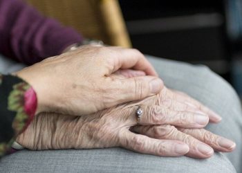 «Φροντιστής της γειτονιάς»: Πότε ανοίγει το πρόγραμμα για όσους χρειάζονται φροντίδα στο σπίτι