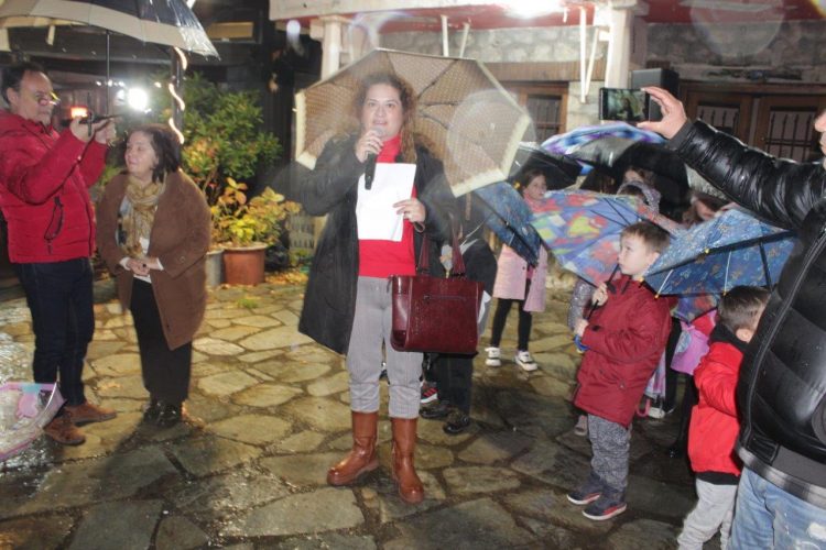 Φωταγωγήθηκε το Χριστουγεννιάτικο Δένδρο στην Ελάτη