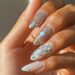 Xmas nails: 8 γιορτινά nail arts για τα Χριστούγεννα από glitter μέχρι minimal σχέδια