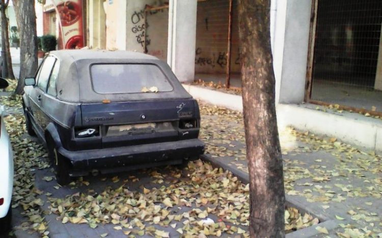 Σε εκποίηση εγκαταλελειμμένων οχημάτων θα προχωρήσει ο Δήμος Τρικκαίων