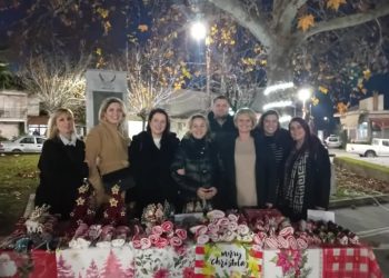 Φωταγωγήθηκε το Χριστουγεννιάτικο Δένδρο στη Φήκη