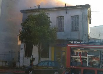 Ρακένδυτη γριούλα έκρυβε θησαυρό: 400 χρυσές λίρες ανακαλύφθηκαν σε καμένο σπίτι στα Τρίκαλα!