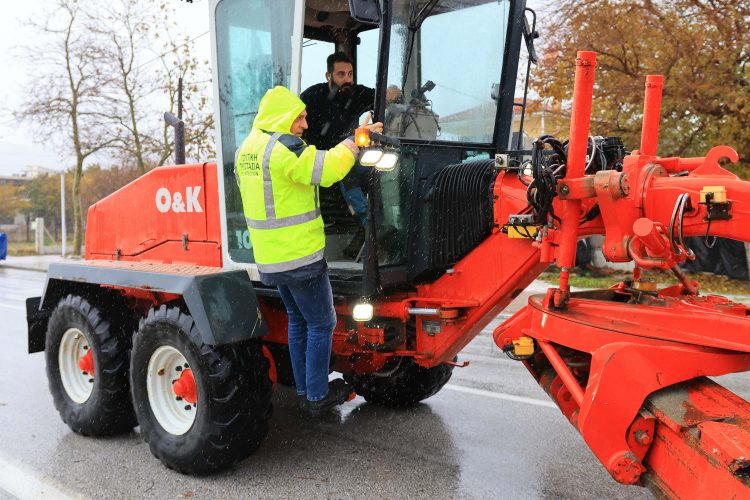 Η Περιφέρεια Θεσσαλίας συνεχίζει να επιχειρεί σε όλα τα μέτωπα της κακοκαιρίας
