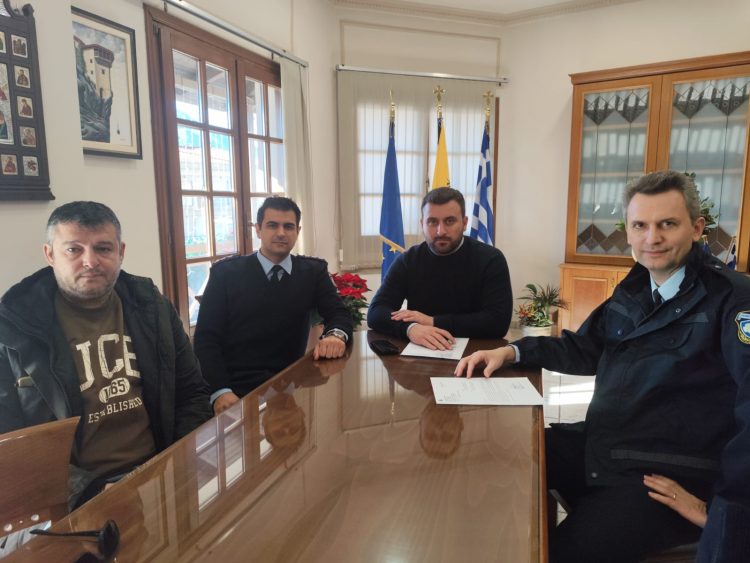 Σύσκεψη για την καλύτερη αστυνόμευση ενόψει της εορταστικής περιόδου των Χριστουγέννων στον Δήμο Μετεώρων