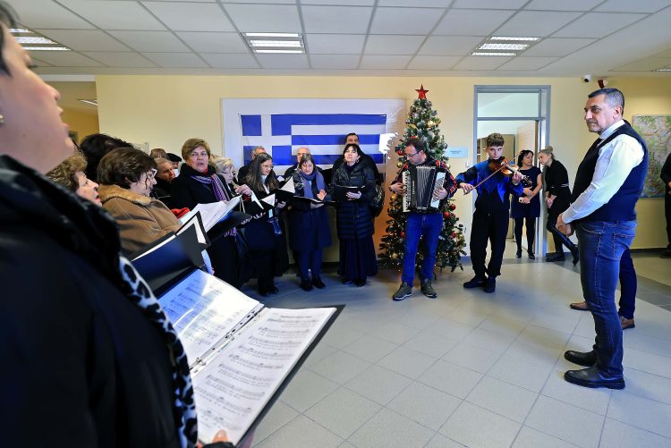 Η χορωδία «Ευεστώ» έψαλε τα κάλαντα στον Περιφερειάρχη Θεσσαλίας Δημήτρη Κουρέτα