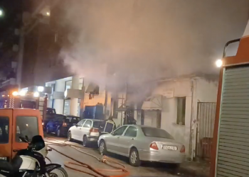 Στις φλόγες παραδόθηκε μονοκατοικία στα Τρίκαλα