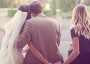 Ο υποψήφιος νονός κλέφτηκε με την κουμπάρα πριν τη βάπτιση