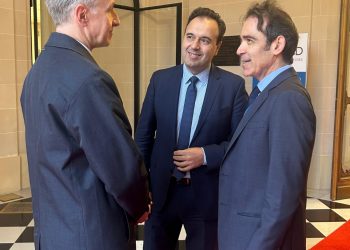 Δημήτρης Παπαστεργίου: «Η Τεχνητή Νοημοσύνη πρέπει να εκδημοκρατιστεί» – Ο Υπουργός Ψηφιακής Διακυβέρνησης στο «The Athens Roundtable on AI» στον ΟΟΣΑ στο Παρίσι
