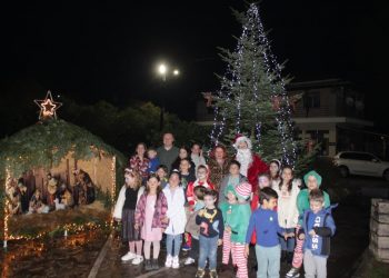 Φωταγωγήθηκε το Χριστουγεννιάτικο Δένδρο στον Άγιο Βησσαρίωνα