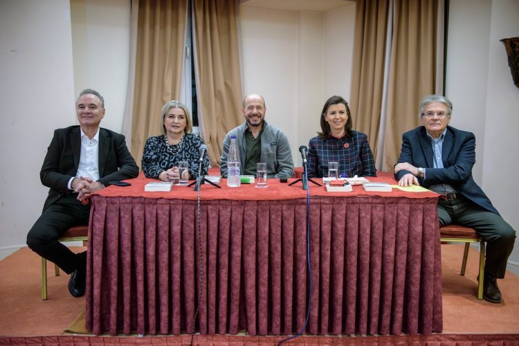Παρουσιάστηκε στον Βόλο το μυθιστόρημα του Κώστα Τόλη «στη Λάρισα και οι φτωχοί είναι σνομπ»