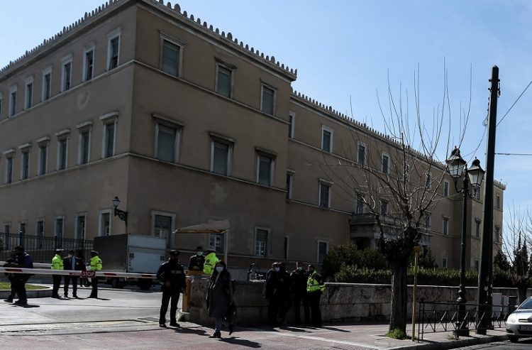 Συνελήφθη και δεύτερος αστυνομικός της Βουλής για ενδοοικογενειακή βία