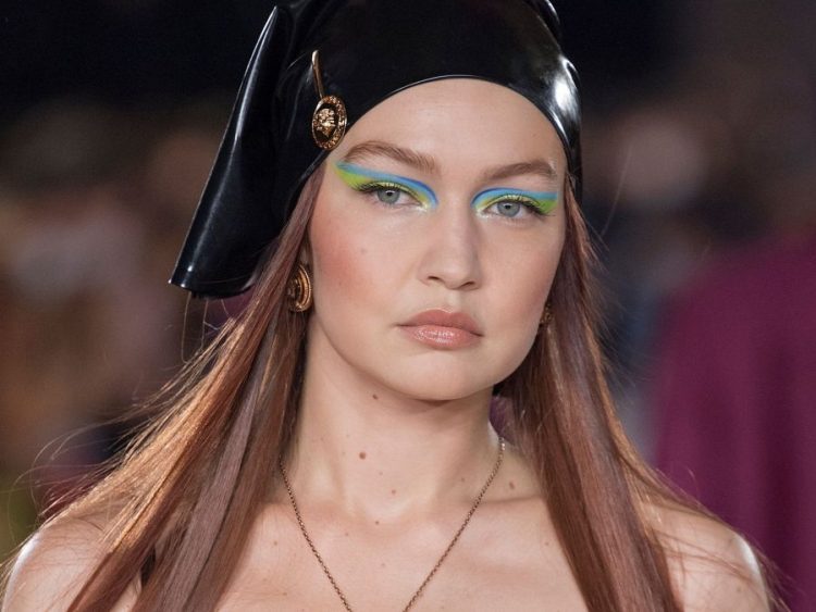 Berry lips, παστέλ σκιές και πράσινα eyeliners θα κυριαρχήσουν στο μακιγιάζ τη φετινή άνοιξη