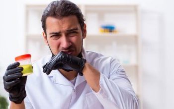Γιατί μυρίζουν τα ούρα: Αιτίες ανάλογα με την οσμή
