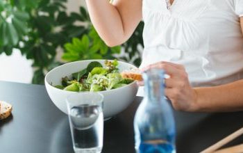 H μικρή αλλαγή στις συνήθειές μας που μπορεί να κάνει θαύματα στην υγεία μας