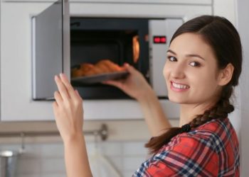 Πόσες φορές και πώς ξαναζεσταίνουμε κάθε φαγητό που έμεινε
