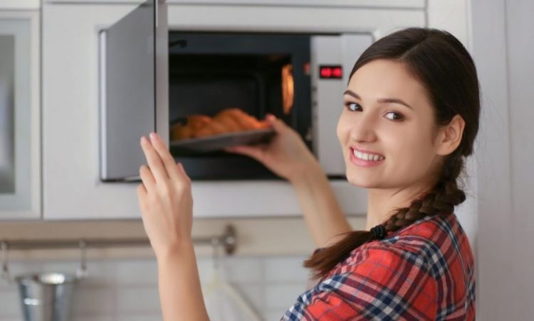 Πόσες φορές και πώς ξαναζεσταίνουμε κάθε φαγητό που έμεινε
