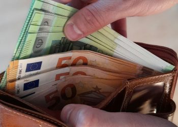 Χαρτονομίσματα: Φτάνει το τέλος τους – Ποια θα είναι πλέον άχρηστα