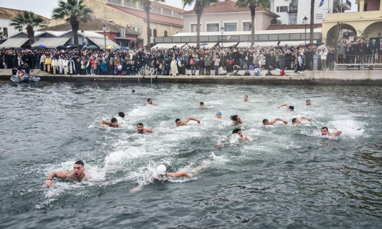 Θεοφάνια 2025: Πώς πραγματοποιήθηκε ο Αγιασμός σε όλη την Ελλάδα – Εντυπωσιακές εικόνες