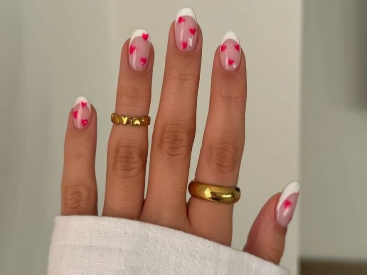 Valentine’s nails! 8 cute manicure που θα τα «ερωτευτείς» με την πρώτη ματιά