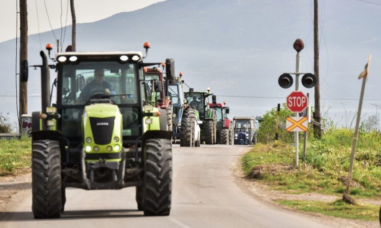 Αγρίνιο: Γυναίκα έπεσε από τρακτέρ και σκοτώθηκε