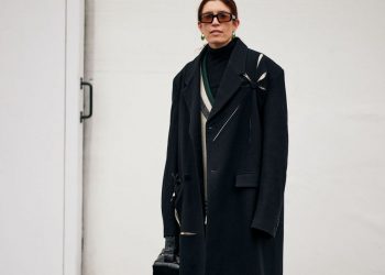 Βαρέθηκες το μαύρο πουλόβερ; Αυτά είναι τα 5 expensive looking χρώματα που παίζουν τώρα