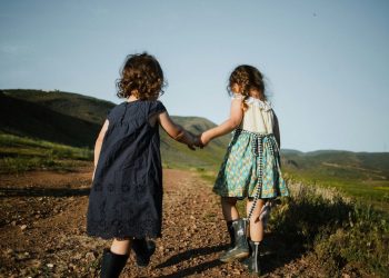 Η επιστήμη έδωσε την απάντηση: Από ποιον γονέα παίρνουν την εξυπνάδα τα παιδιά