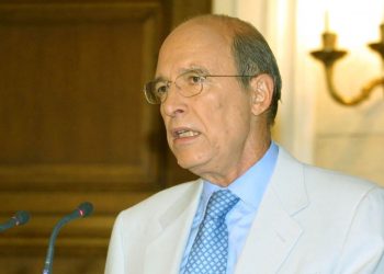 Κώστας Σημίτης: Η απώλεια του αδερφού του, η επιβάρυνση της υγείας του και η τελευταία εμφάνιση