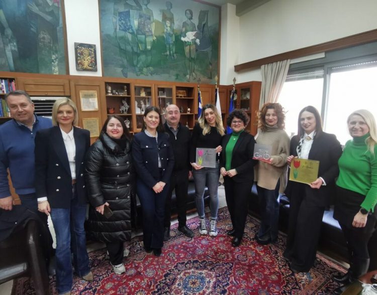 Δ. Τρικκαίων: Βραβεία στολισμού 2024 με φόντο τα Χριστούγεννα του… 2025