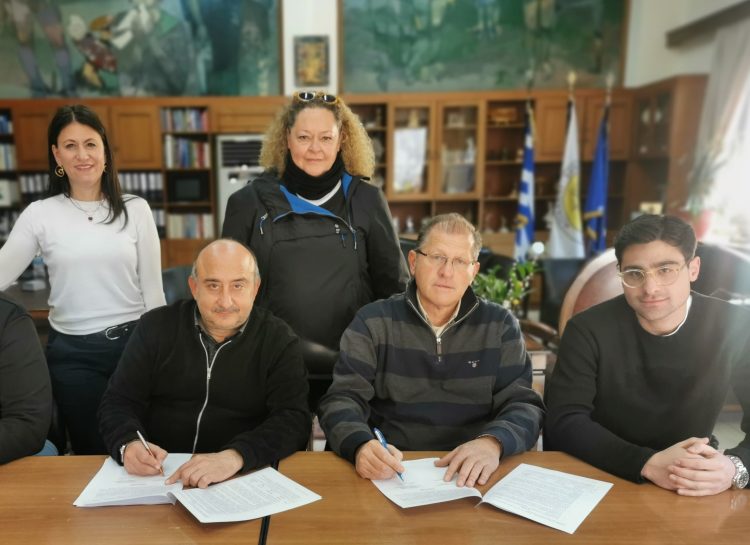 Υπογράφτηκε στον Δήμο Τρικκαίων η σύμβαση για την απομάκρυνση μπαζών από σπίτια πλημμυροπαθών περιοχών