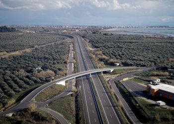 Ξέχασε τη γυναίκα του στις τουαλέτες, οδήγησε 50 χλμ και στα διόδια έκανε αναστροφή για να την βρει