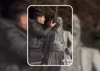 Θεσσαλονίκη: Καθάρισαν το άγαλμα του Κατσαντώνη που έβρισε και έφτυσε 15χρονος