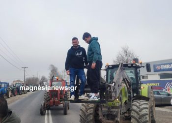 Μαγνησία: Οι αγρότες έκλεισαν την παλιά εθνική οδό στον Ριζόμυλο (ΕΙΚΟΝΕΣ)