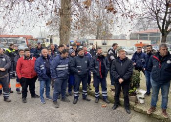 Ευχαριστίες και στήριξη Σακκά στους εργαζόμενους στο αμαξοστάσιο