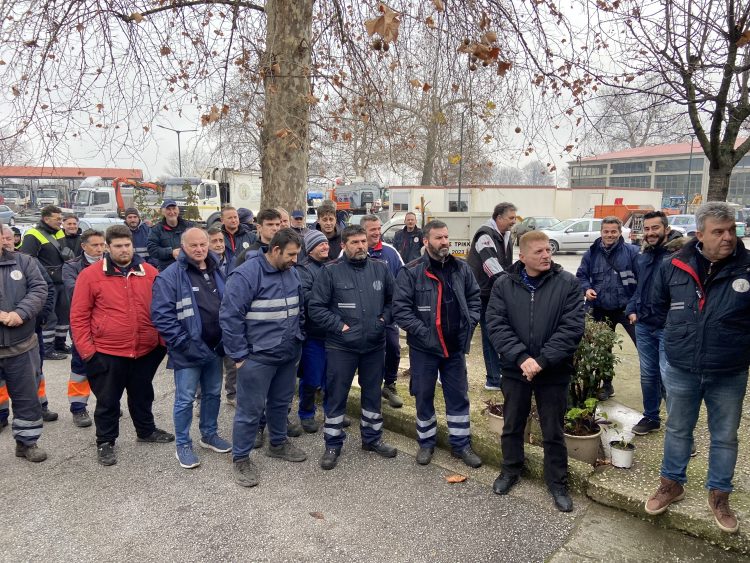 Ευχαριστίες και στήριξη Σακκά στους εργαζόμενους στο αμαξοστάσιο
