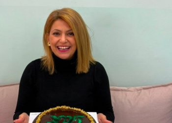 Η λογίστρια που άφησε τους ισολογισμούς και φτιάχνει τούρτες υπερπαραγωγή – Η βασιλόπιτα Dubai που “σκίζει”