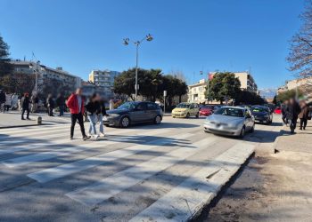 Τρίκαλα: Η πιο… ευγενική πόλη της Ελλάδας – Εδώ οι οδηγοί σταματούν πάντα στις διαβάσεις