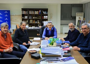 Στο επίκεντρο η κατασκευή των νέων κλειστών γυμναστηρίων που προχωρά η Περιφέρεια