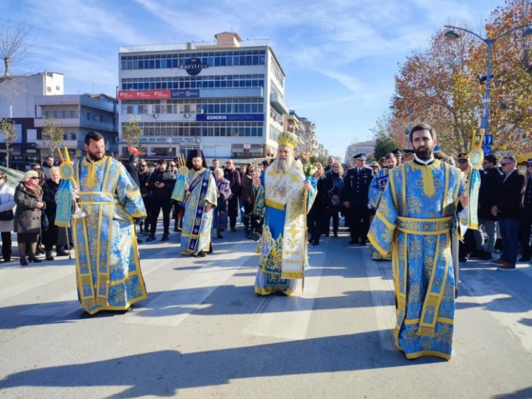 Με μεγαλοπρέπεια ο εορτασμός των Θεοφανείων στα Τρίκαλα