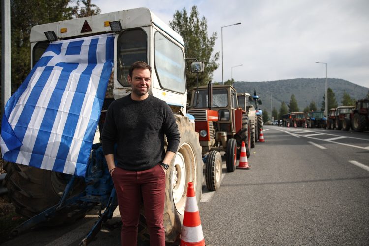 Στέφανος Κασσελάκης: Τι είδε και τι είπε στο αγροτικό μπλόκο της Λάρισας (ΦΩΤΟ)