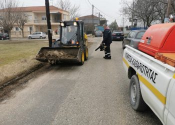 Συνεχίζεται η καθαριότητα σε συνοικίες των Τρικάλων