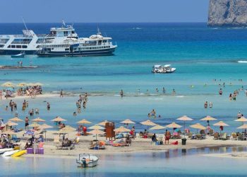 Το ελληνικό νησί-θαύμα με τις περισσότερες γεννήσεις και το υψηλότερο προσδόκιμο ζωής