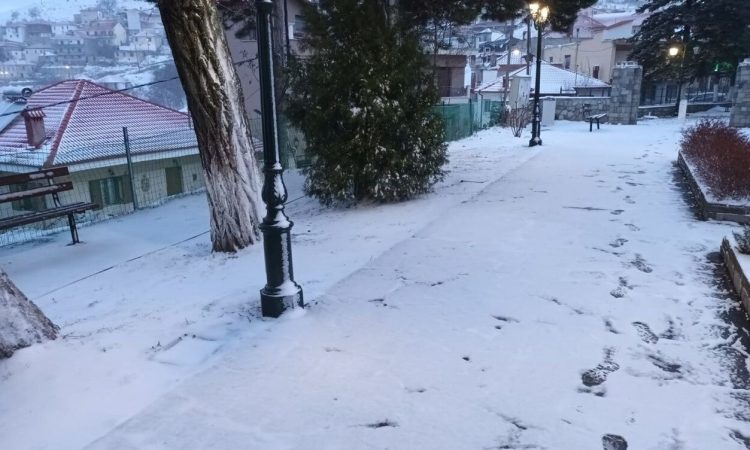 Καιρός: Άρχισε να το στρώνει – Πού θα χιονίσει τις επόμενες ώρες