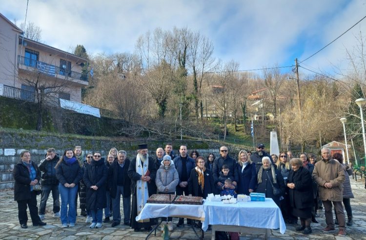 Έκοψαν πρωτοχρονιάτικη πίτα οι Μεσοχωρίτες