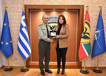 Ζητήματα ισότητας των φύλων εντός του στρατεύματος, συζητήθηκαν μεταξύ της Υφυπουργού Κοινωνικής Συνοχής, Κατερίνας Παπακώστα και του Αρχηγού ΓΕΣ Γεώργιου Κωστίδη